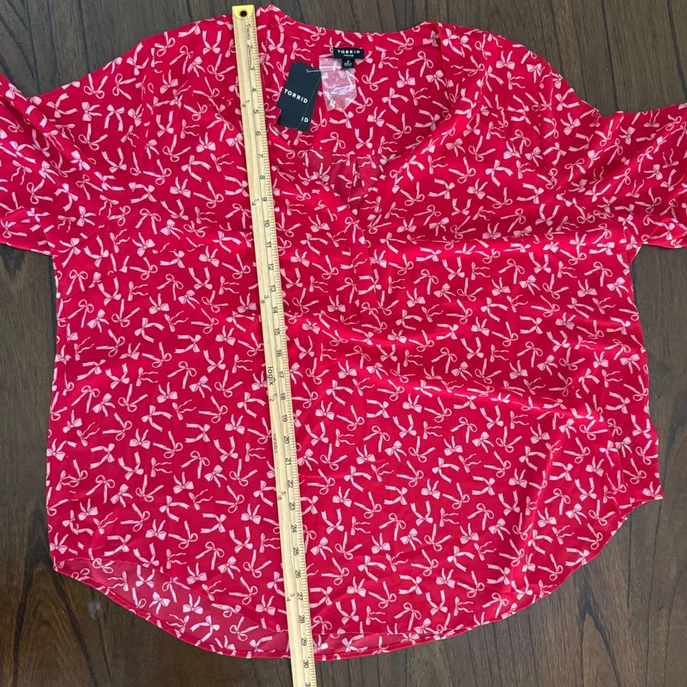 Torrid Harper Red Bow Print V-Neck Roll Tab Sleeve Blouse Plus Size 3 NEW